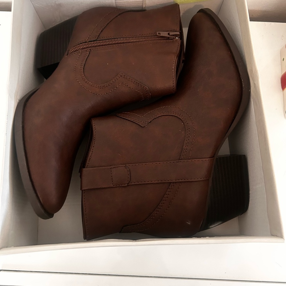 NWT, Style & Co Perriee Western Booties, Size 9